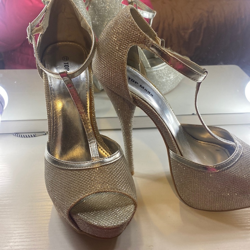 Silver 7.5 shoes Without a box